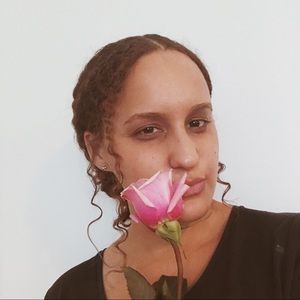 Meet your Posher, Carmela